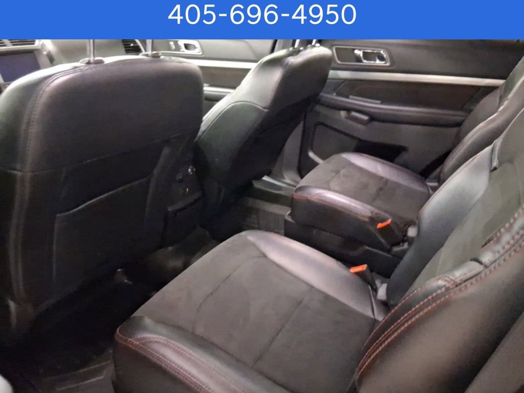 Used 2018 Ford Explorer XLT w/ Equipment Group 202A image 6