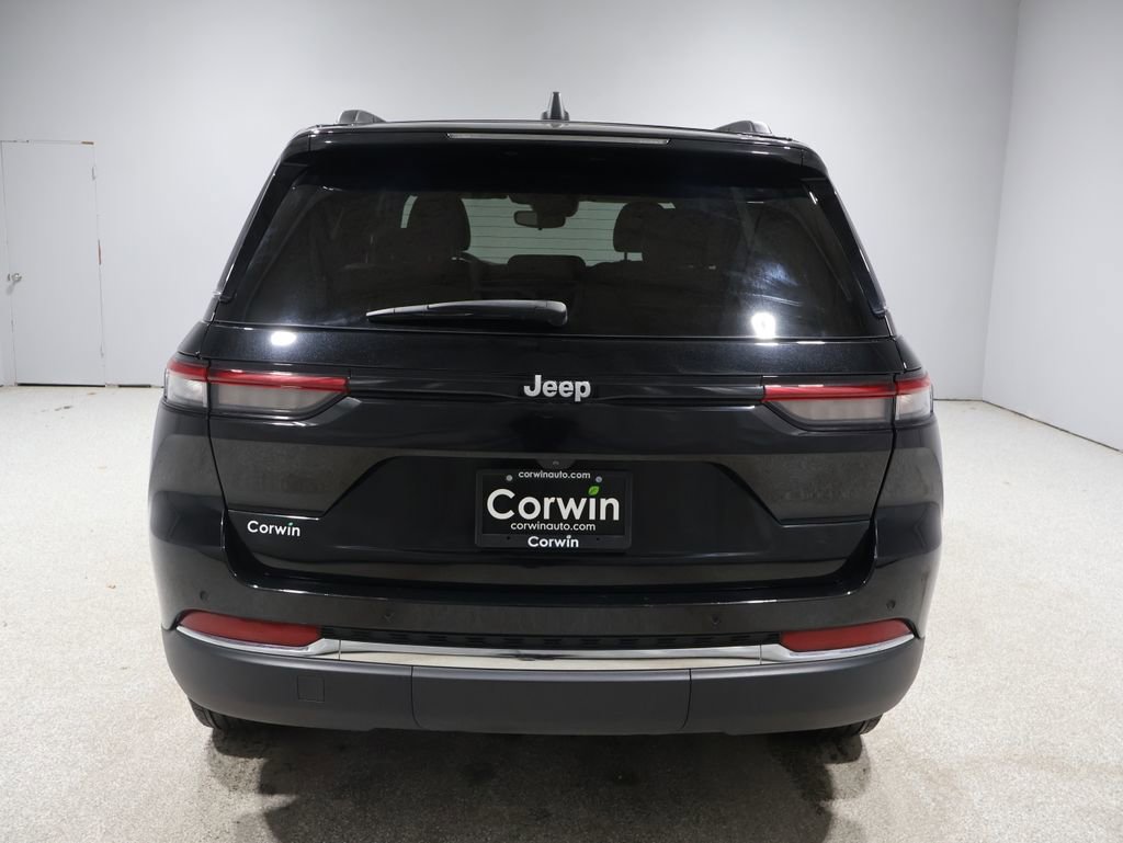 Used 2024 Jeep Grand Cherokee Limited image 3