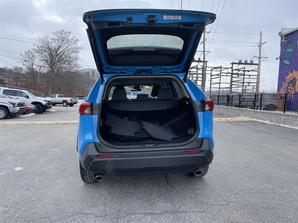 Used 2021 Toyota RAV4 XLE image 13