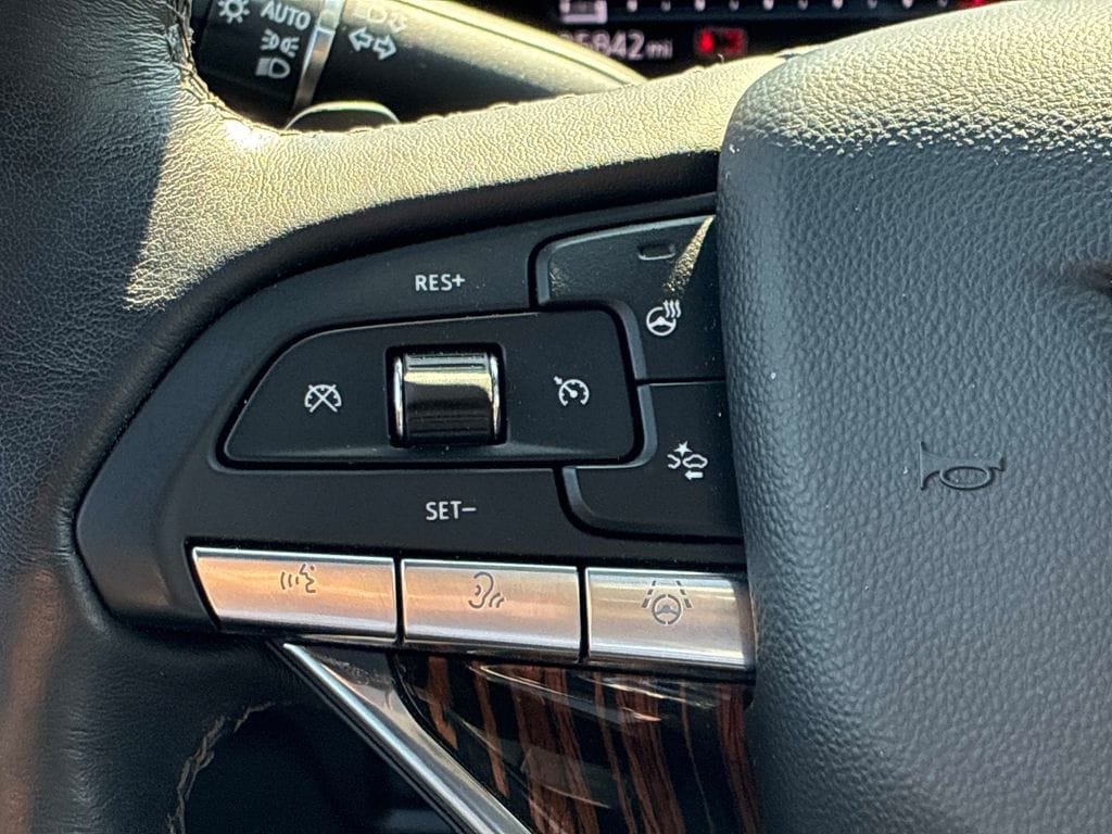 Used 2024 Cadillac Escalade ESV Premium Luxury AWD/4WD image 32