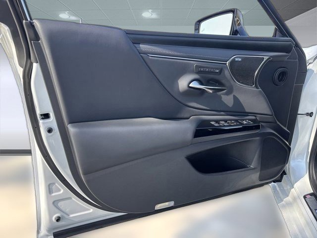 New 2025 Lexus ES 300h w/ Luxury Package image 10