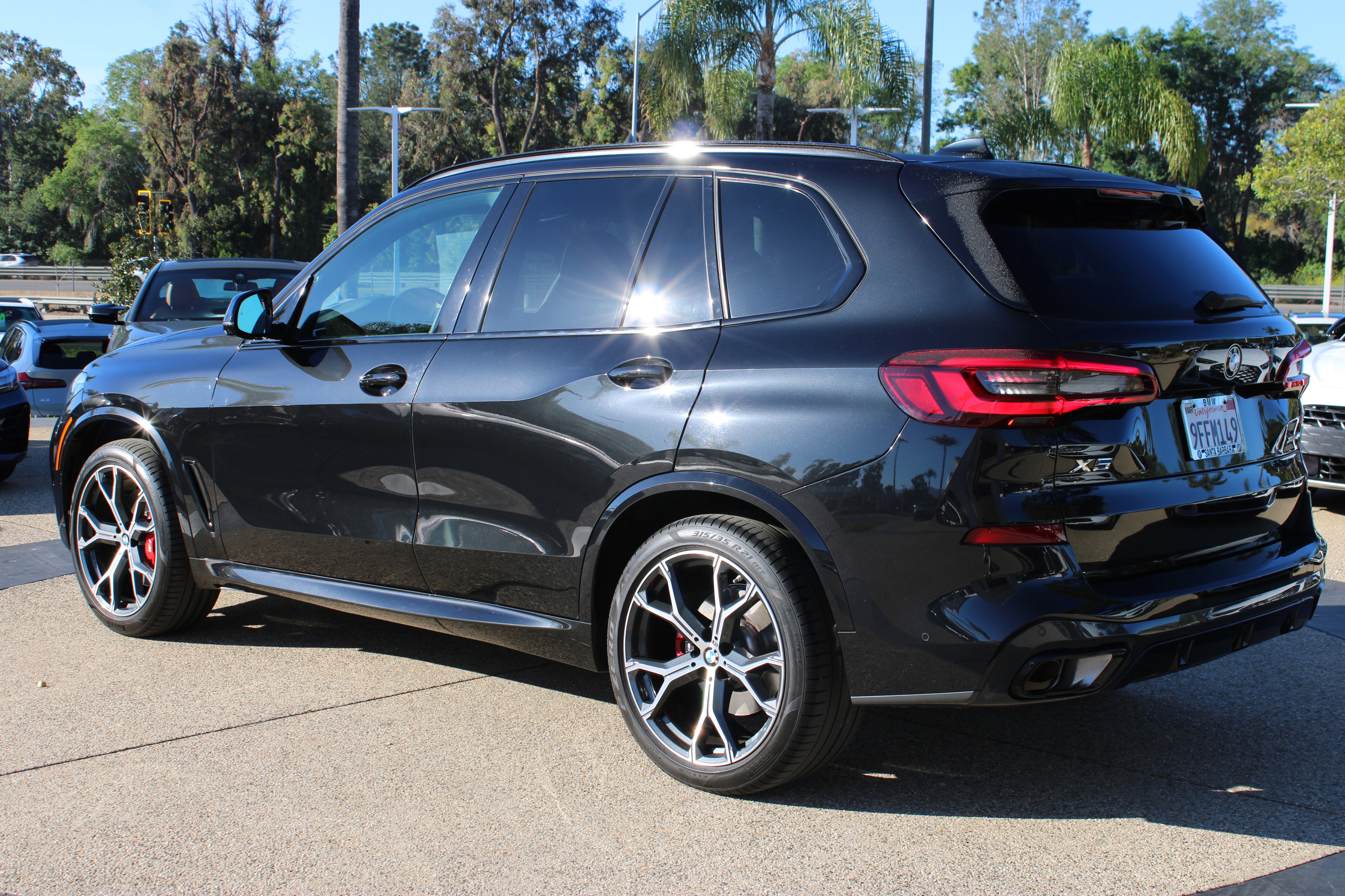 Used 2023 BMW X5 xDrive40i w/ M Sport Package image 3