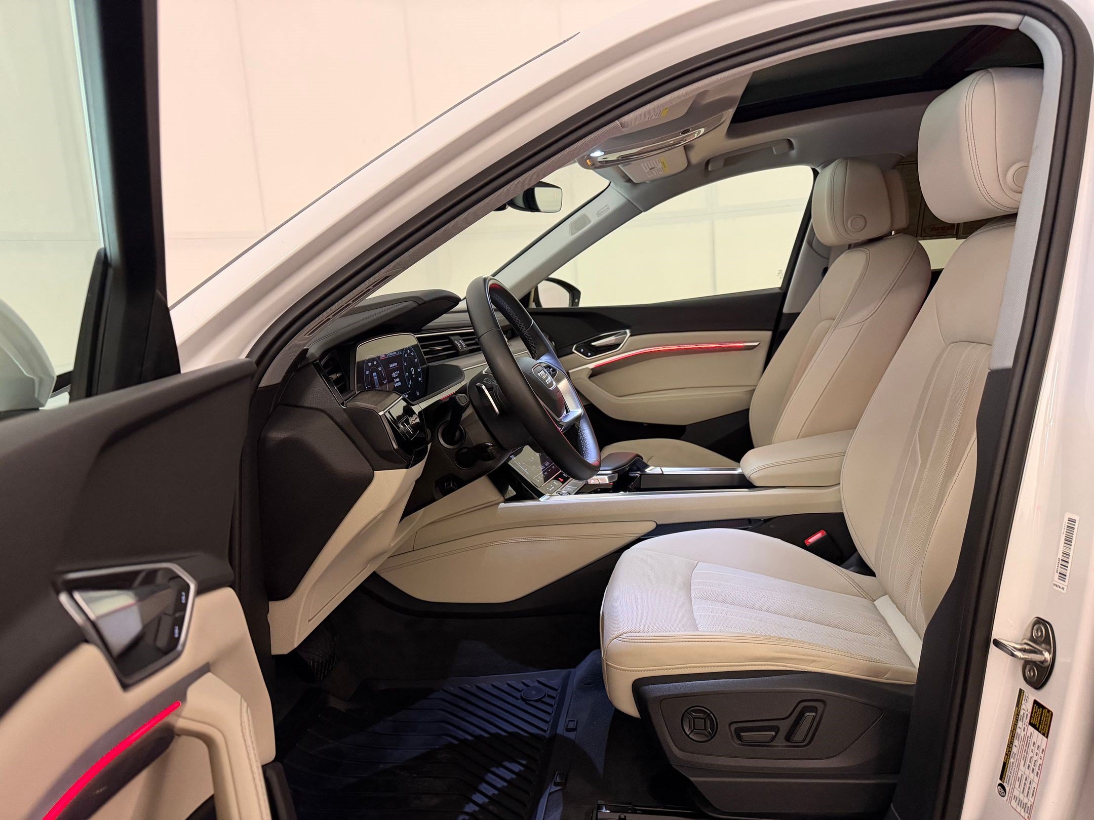 Certified 2023 Audi e-tron Premium Plus w/ Premium Plus Package AWD/4WD image 5