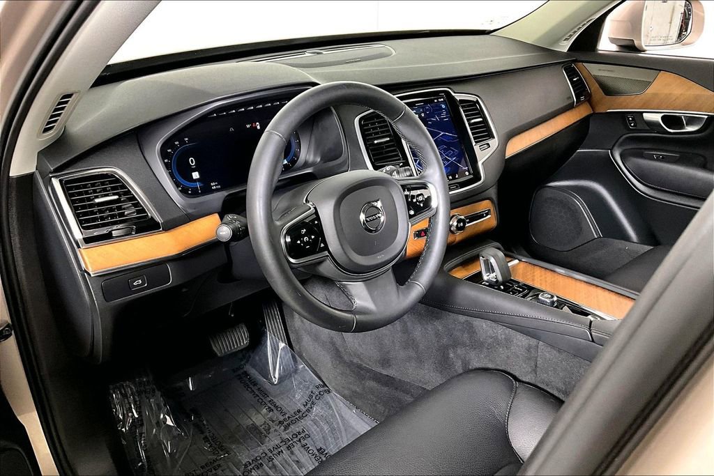 Used 2024 Volvo XC90 B6 Plus w/ Protection Package image 13
