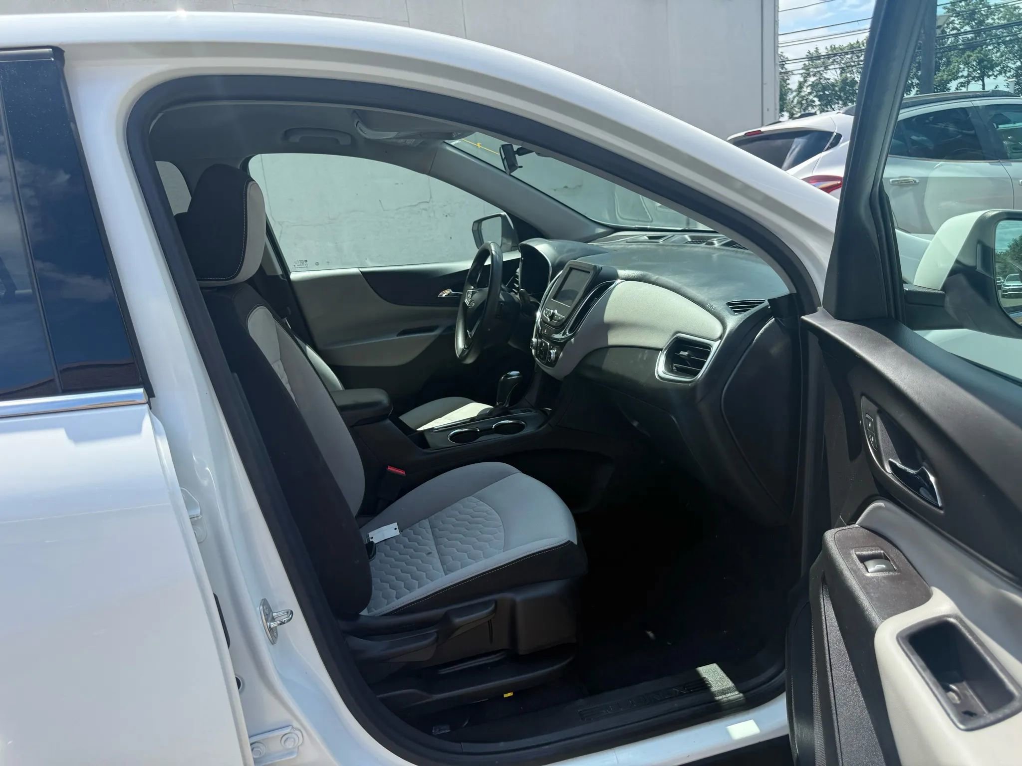 Used 2020 Chevrolet Equinox LT image 24