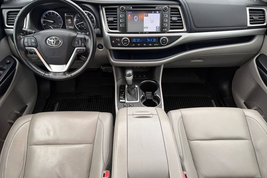 Used 2018 Toyota Highlander XLE image 12