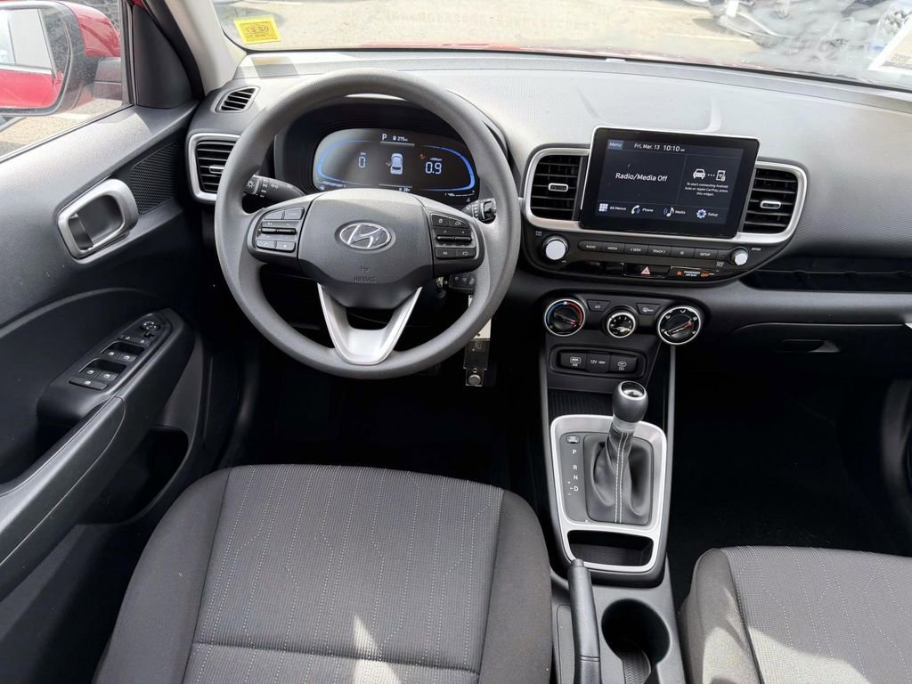 Certified 2025 Hyundai Venue SE image 12