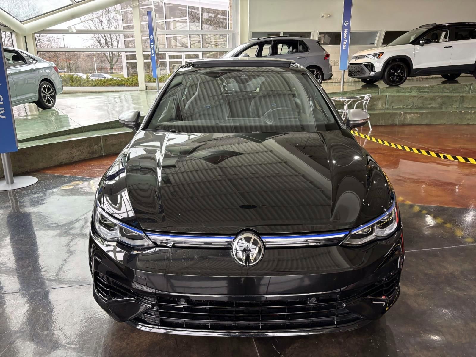 Used 2024 Volkswagen Golf R image 2