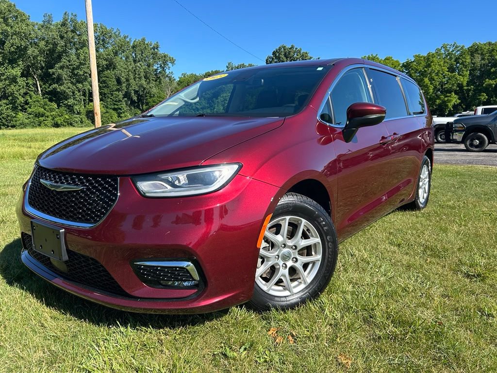 Used 2023 Chrysler Pacifica Touring-L FWD image 8