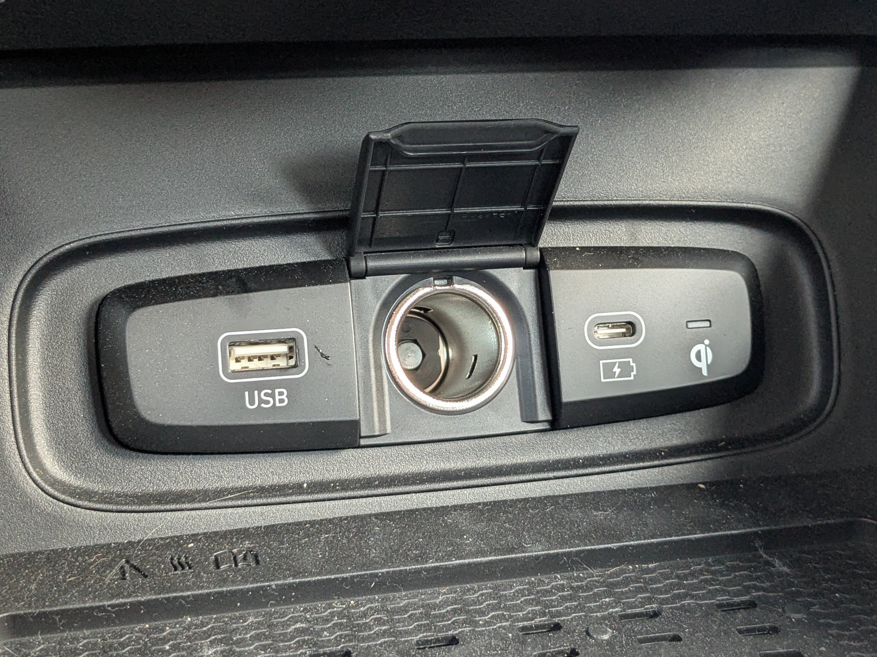 Certified 2025 Hyundai Venue Limited FWD image 26