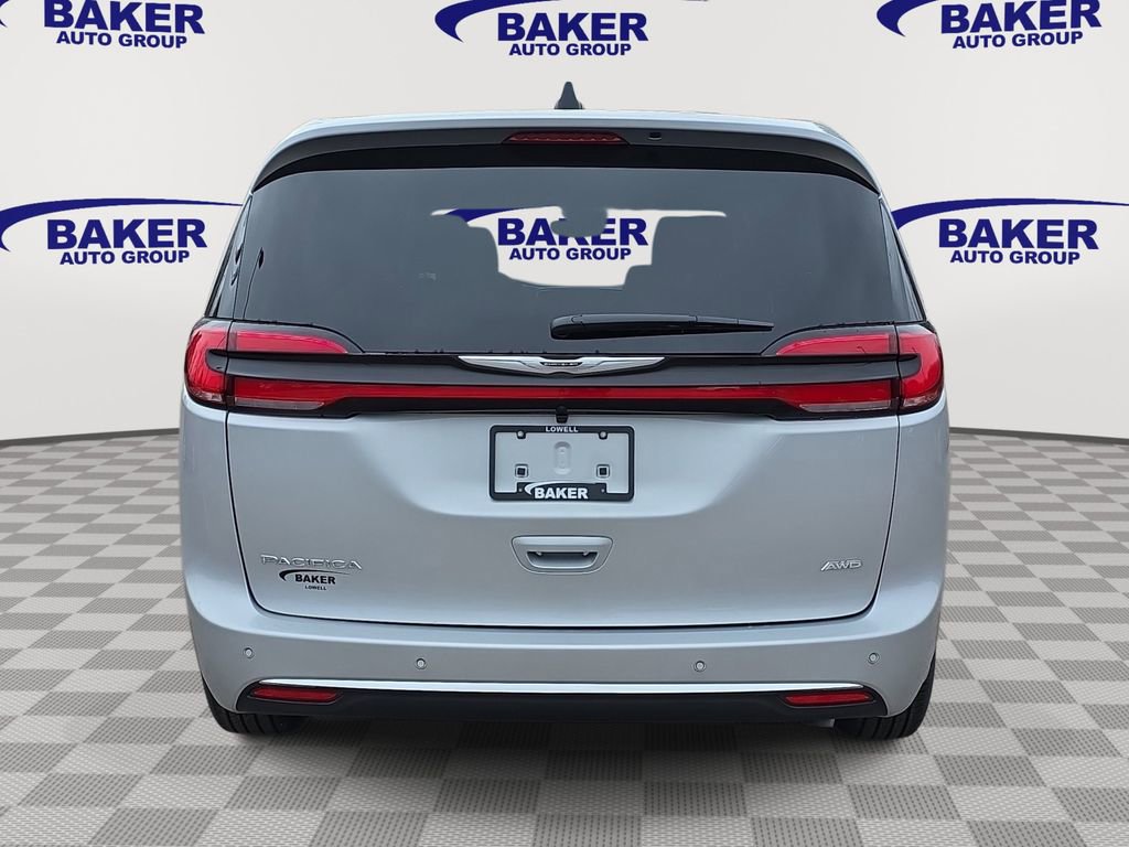 New 2026 Chrysler Pacifica Select image 4