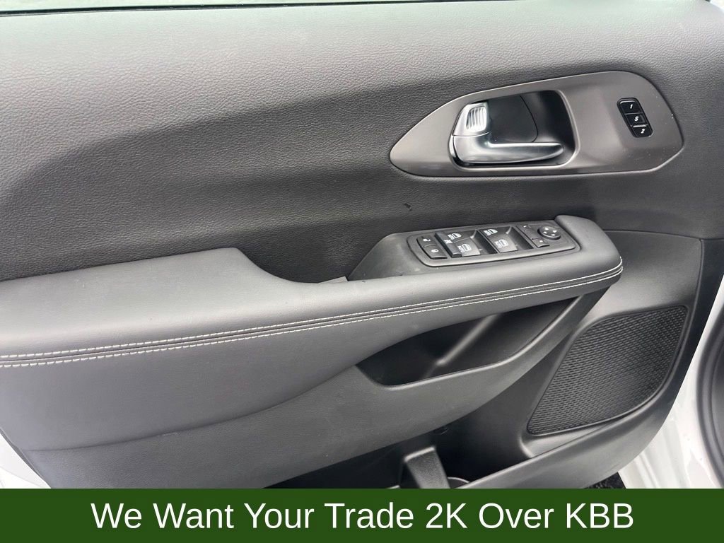 New 2026 Chrysler Pacifica Select w/ S Appearance Package image 8