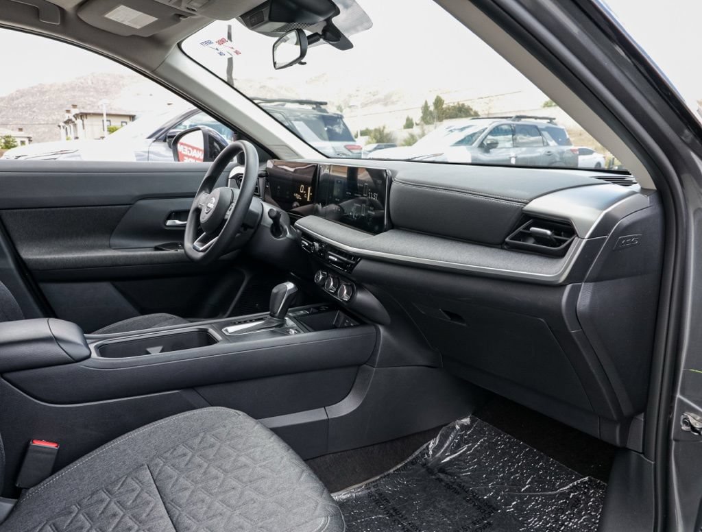 Used 2025 Nissan Kicks SV FWD image 19