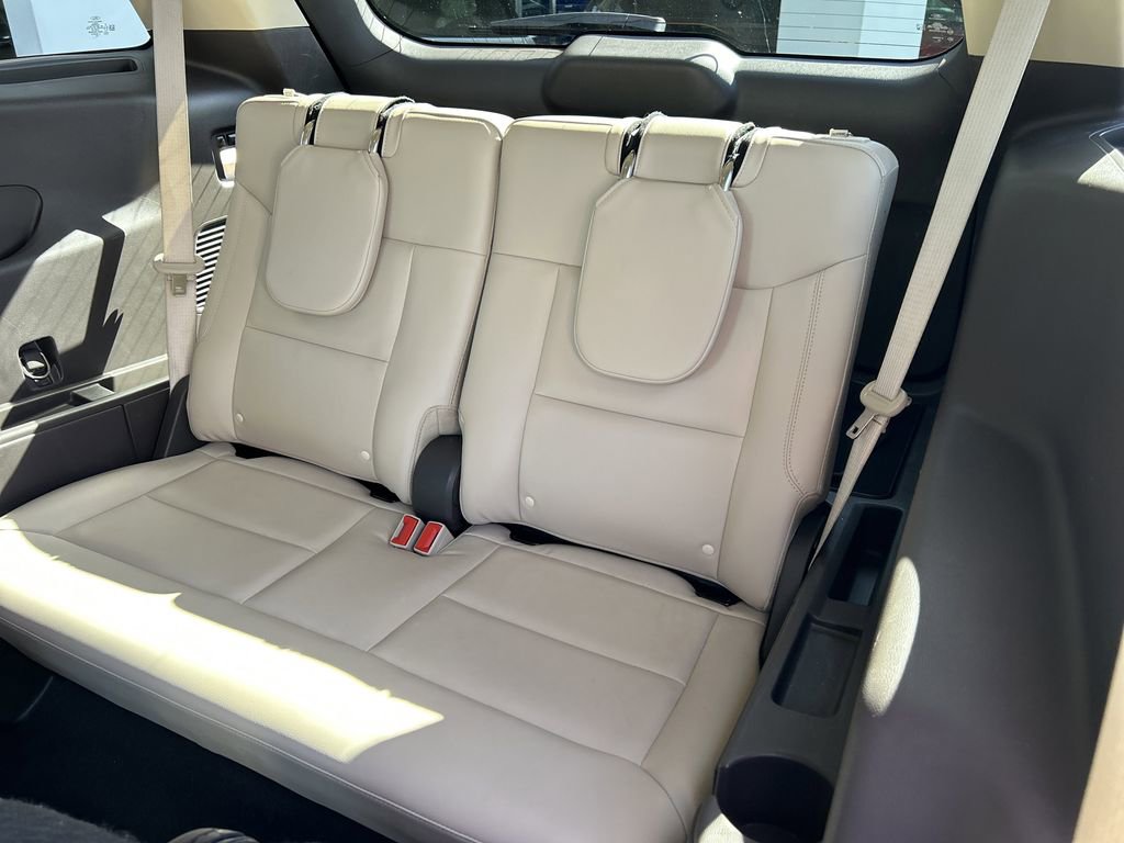 Used 2022 Ford Explorer Platinum w/ Technology Package image 18