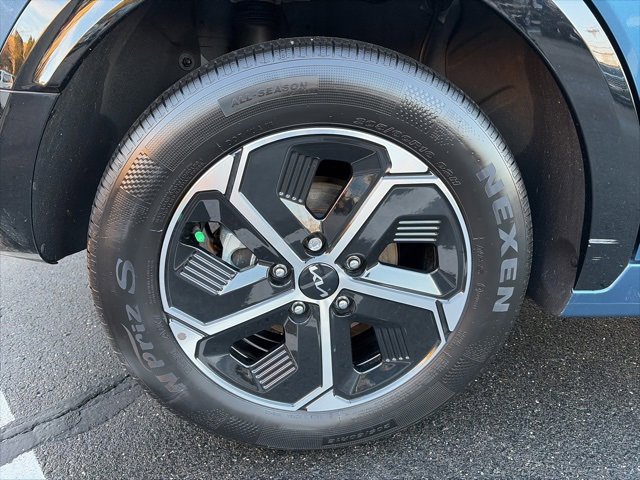 Used 2023 Kia Niro SX image 10
