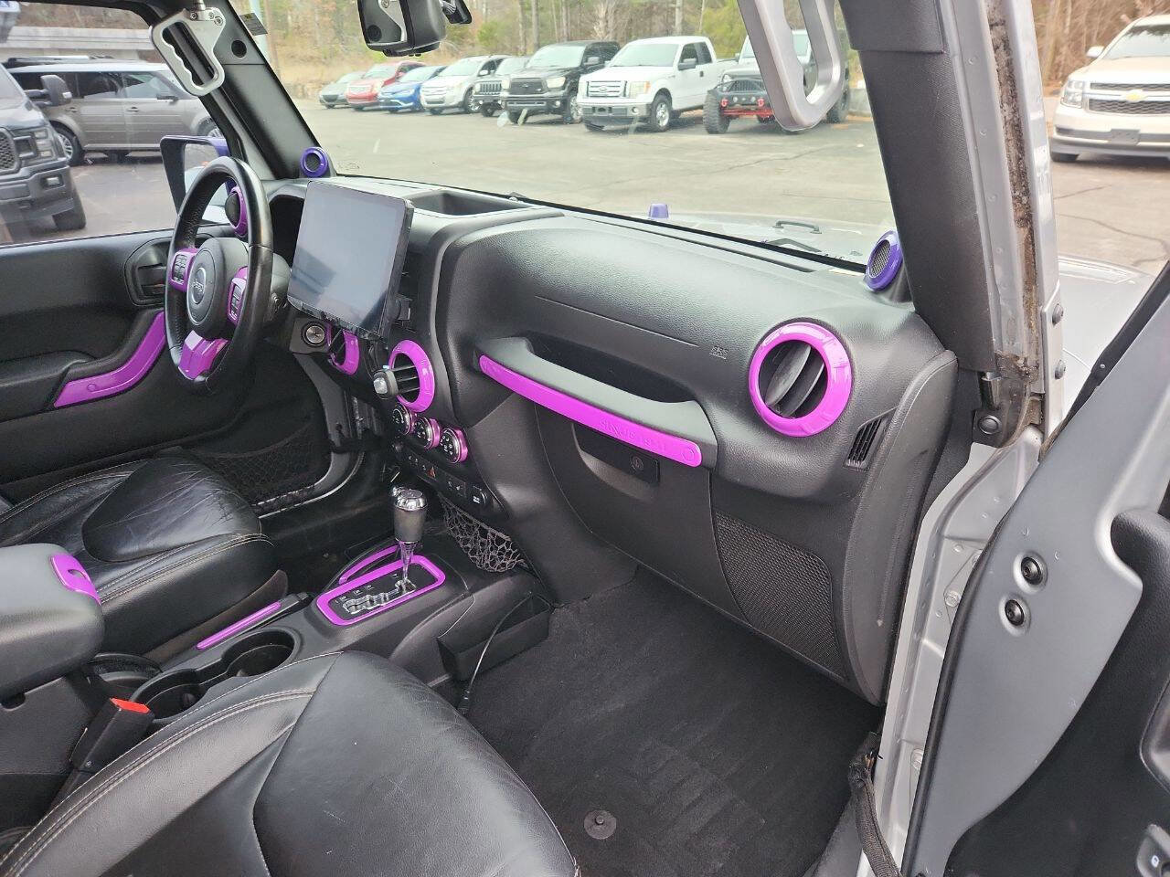 Used 2014 Jeep Wrangler Unlimited Sahara w/ Max Tow Package image 25