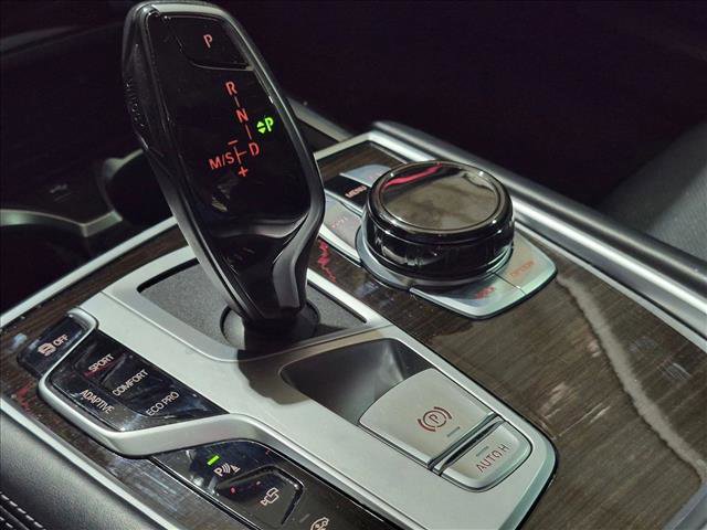 Used 2022 BMW 740i w/ Premium Package RWD image 4