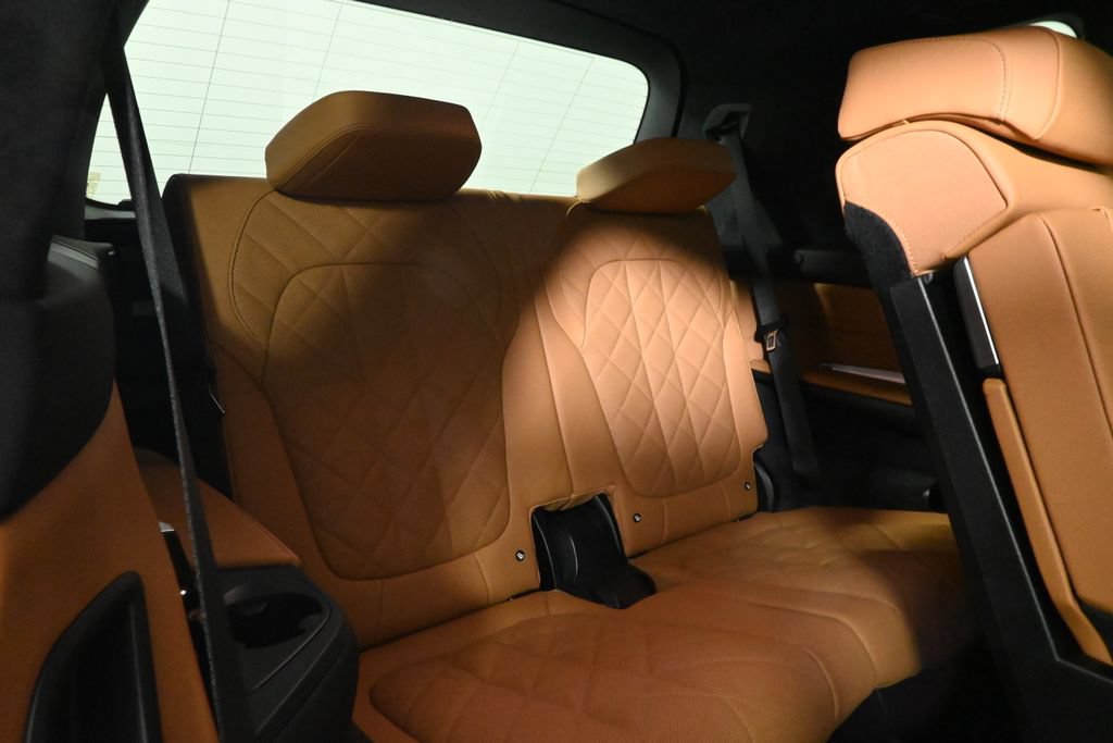 Used 2027 BMW X7 xDrive40i w/ M Sport Package AWD/4WD image 36