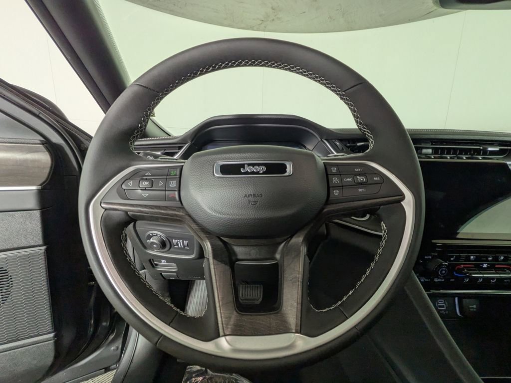 New 2025 Jeep Grand Cherokee Limited w/ Luxury Tech Group II image 19