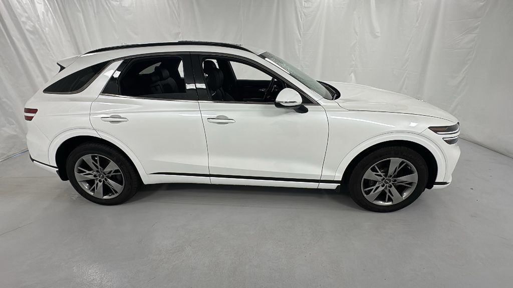 Used 2025 Genesis GV70 3.5T Sport image 2