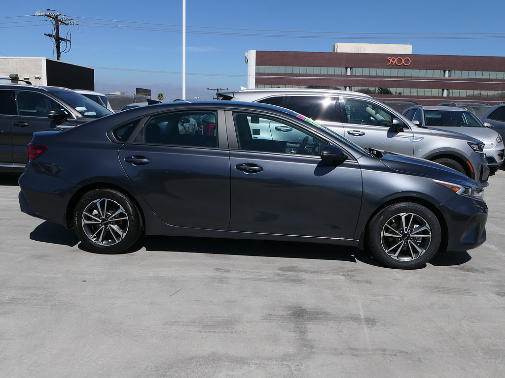 Used 2023 Kia Forte LXS w/ LXS Technology Package FWD image 2