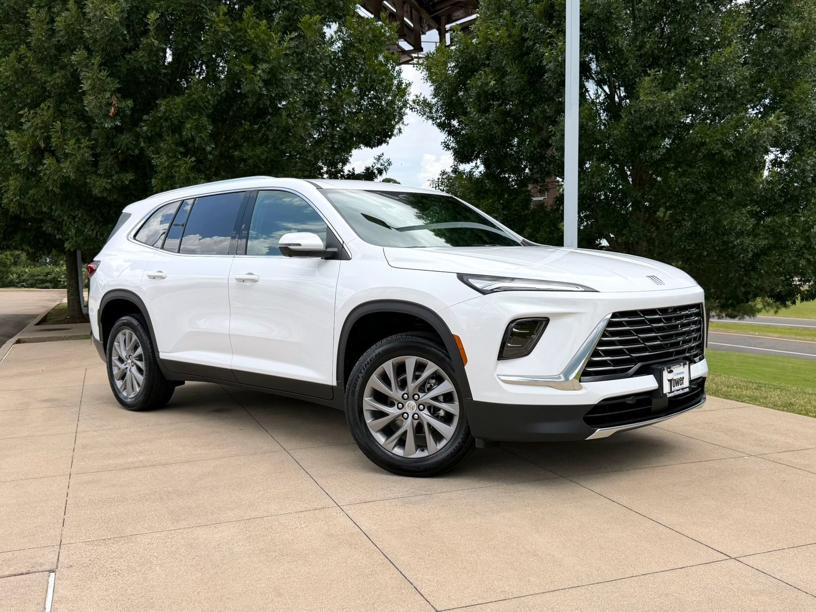 Used 2026 Buick Enclave Preferred FWD image 1
