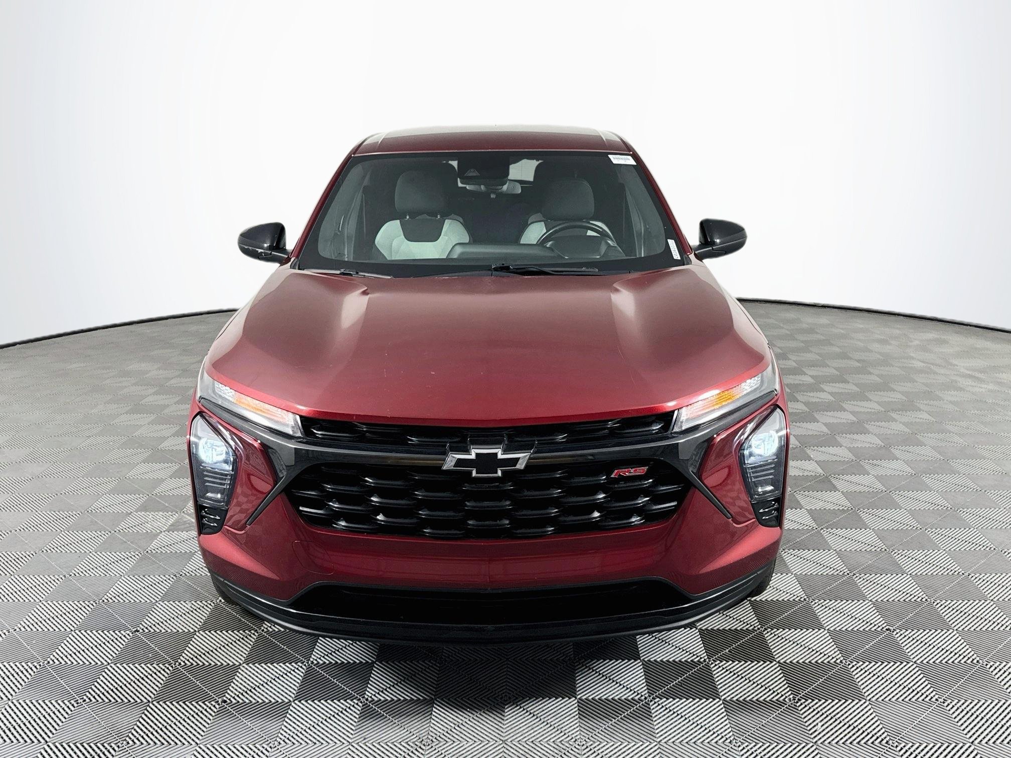 Used 2024 Chevrolet Trax RS FWD image 2