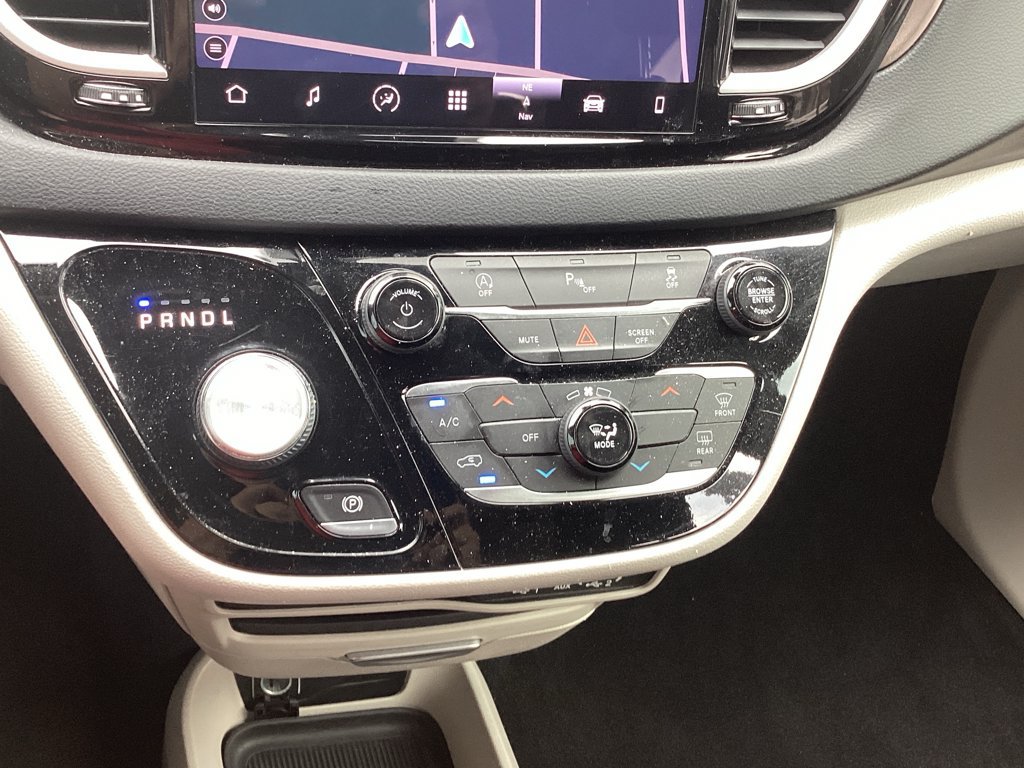 Used 2022 Chrysler Voyager LX FWD image 29