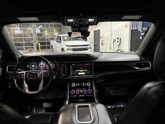 Used 2023 GMC Yukon Denali w/ Advanced Technology Package AWD/4WD image 36