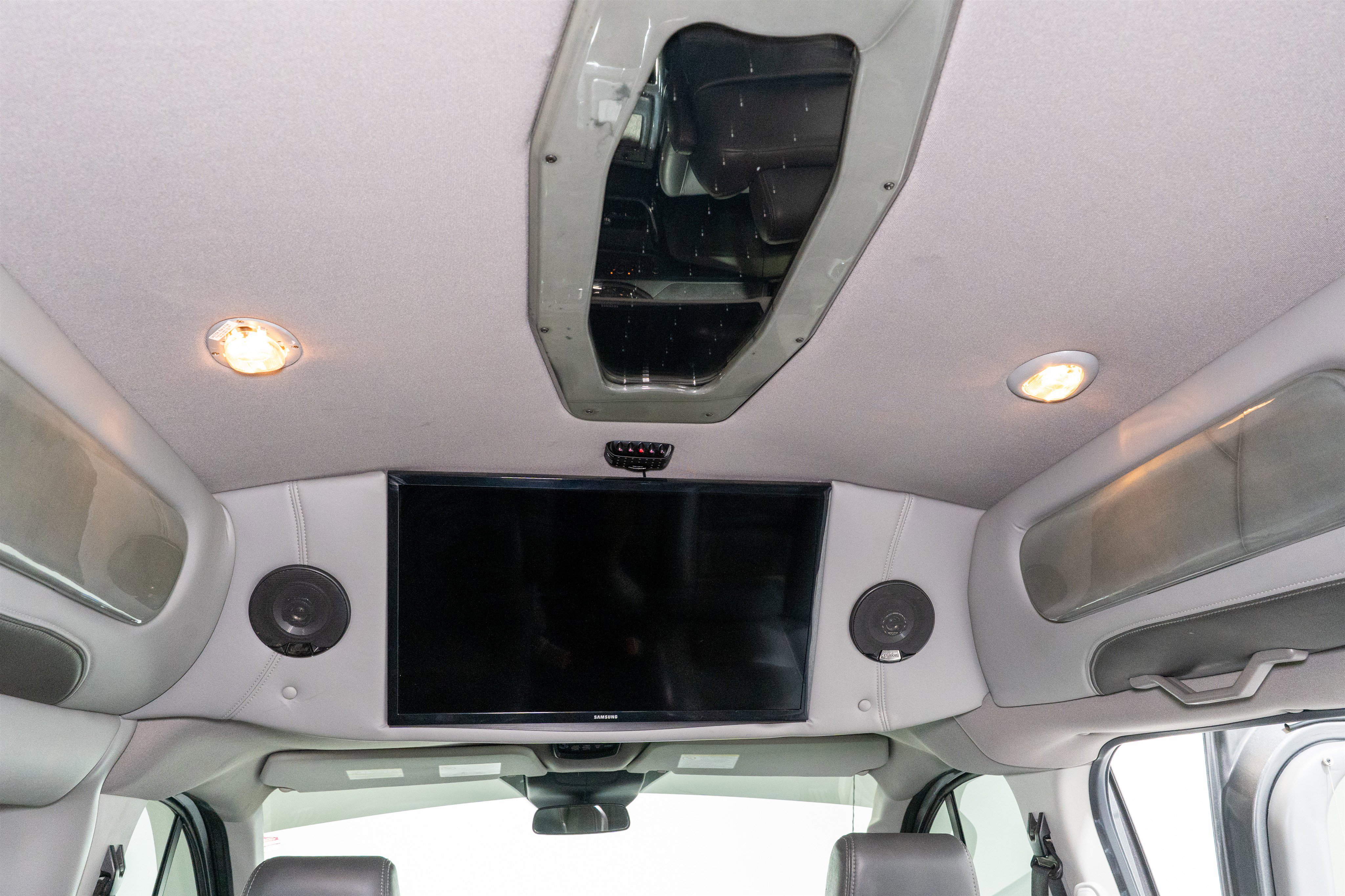 Used 2015 Ford Transit 150 130 Low Roof w/ Exterior Upgrade Package RWD image 16