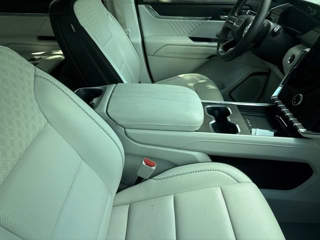 Used 2024 GMC Acadia Denali w/ Super Cruise Package FWD image 4