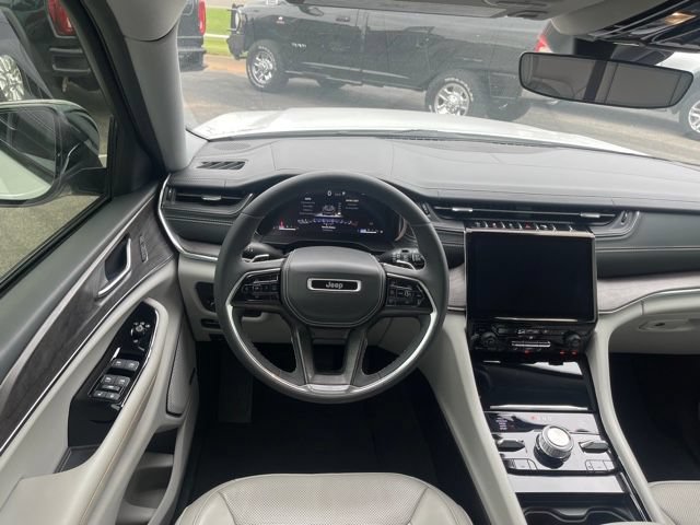 Used 2023 Jeep Grand Cherokee Overland AWD/4WD image 19