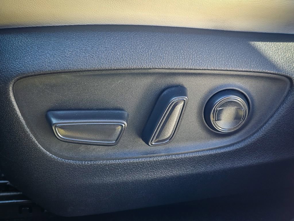 Used 2021 Toyota RAV4 XLE Premium image 16