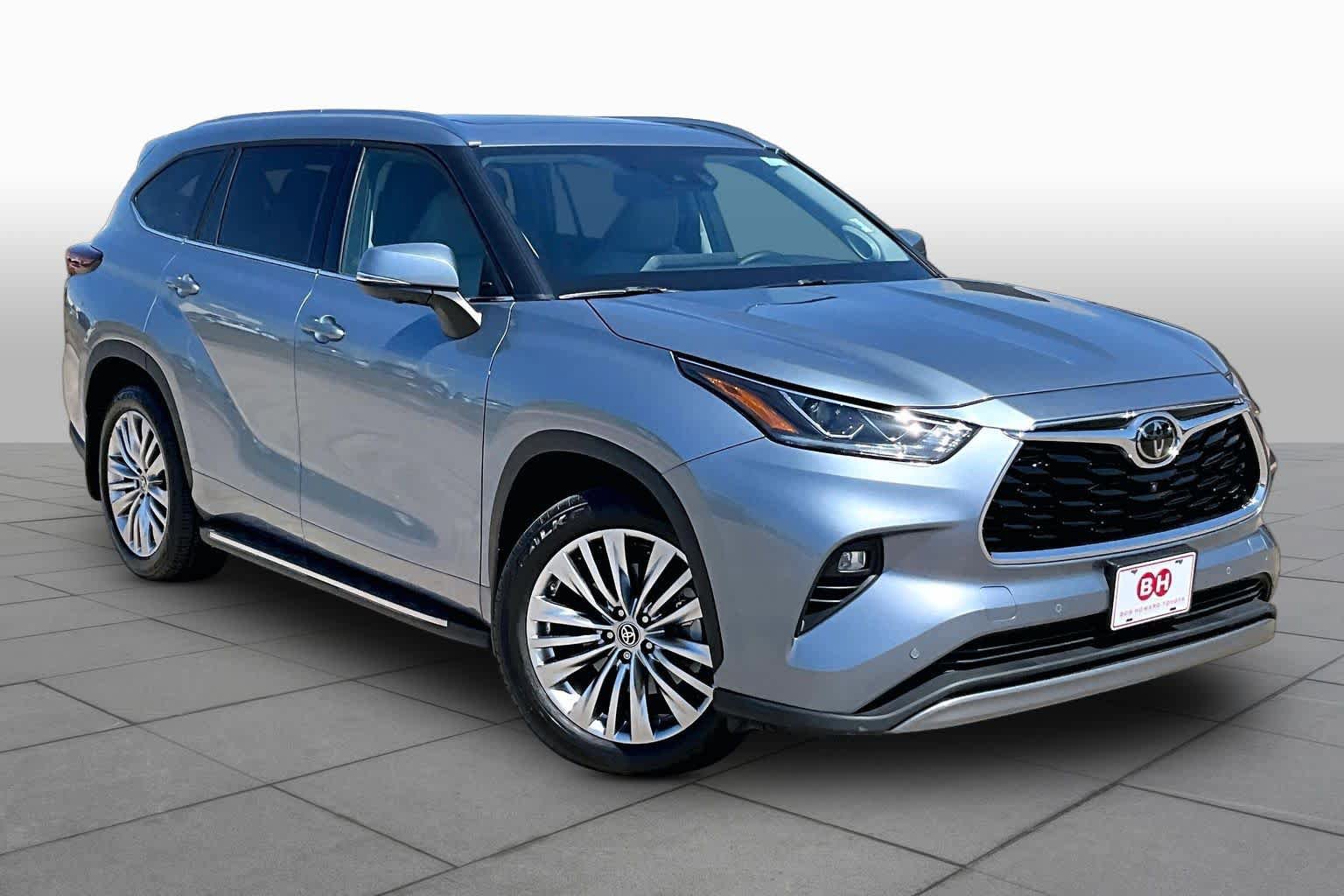 Used 2024 Toyota Highlander Platinum FWD image 3