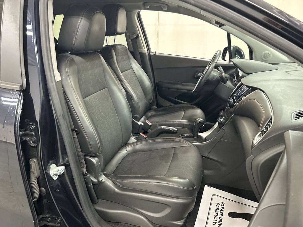 Used 2021 Chevrolet Trax LT w/ Driver Confidence Package AWD/4WD image 22