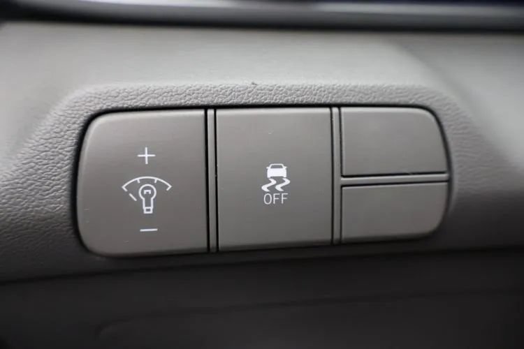 Used 2025 Hyundai Elantra SEL FWD image 21