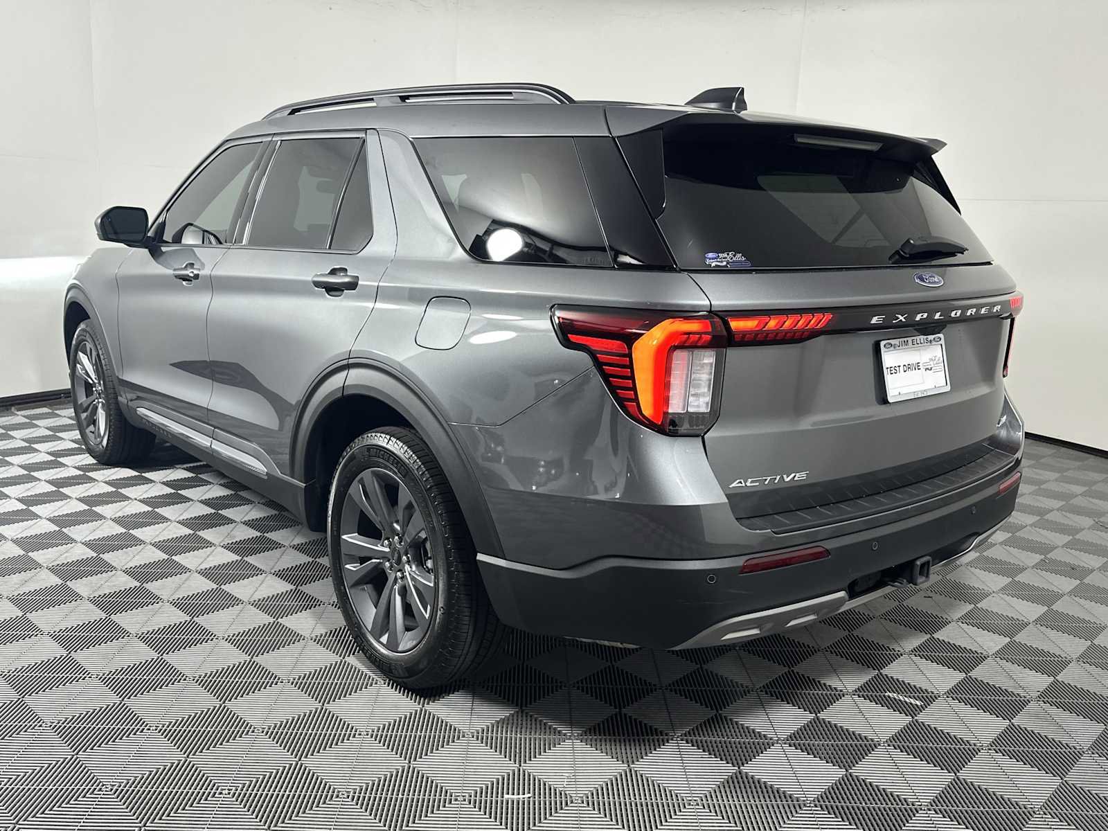 Used 2025 Ford Explorer Active w/ Active Comfort Package AWD/4WD image 5