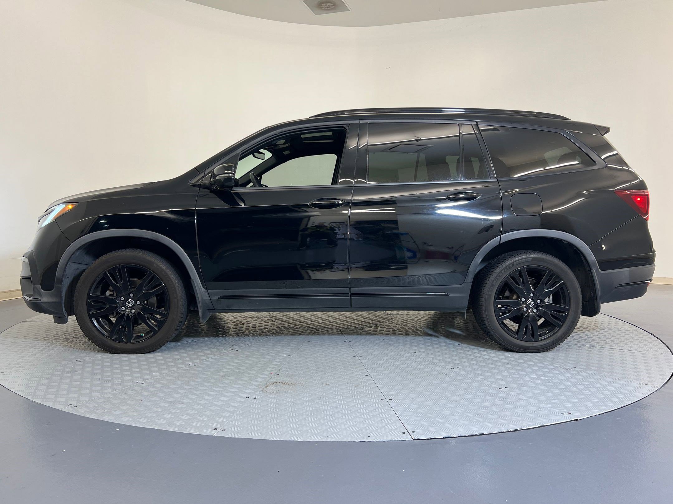Used 2020 Honda Pilot Black Edition image 2