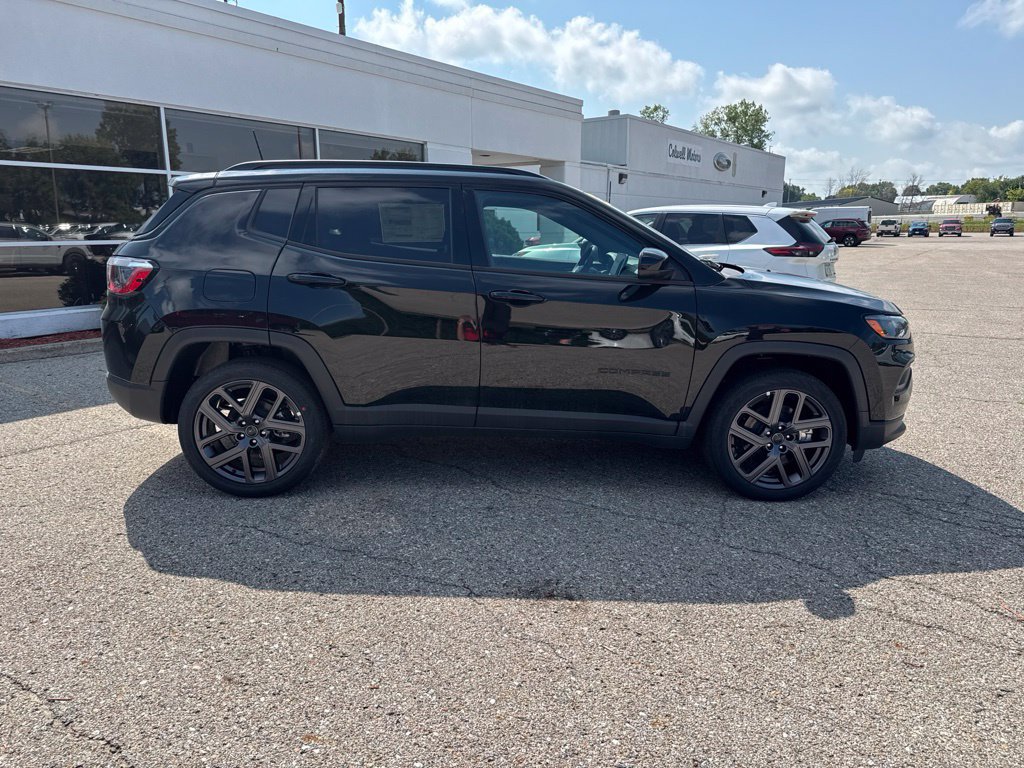 New 2026 Jeep Compass Latitude AWD/4WD image 2