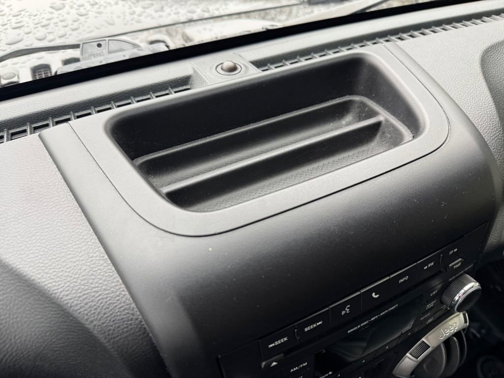 Used 2017 Jeep Wrangler Unlimited Rubicon image 27