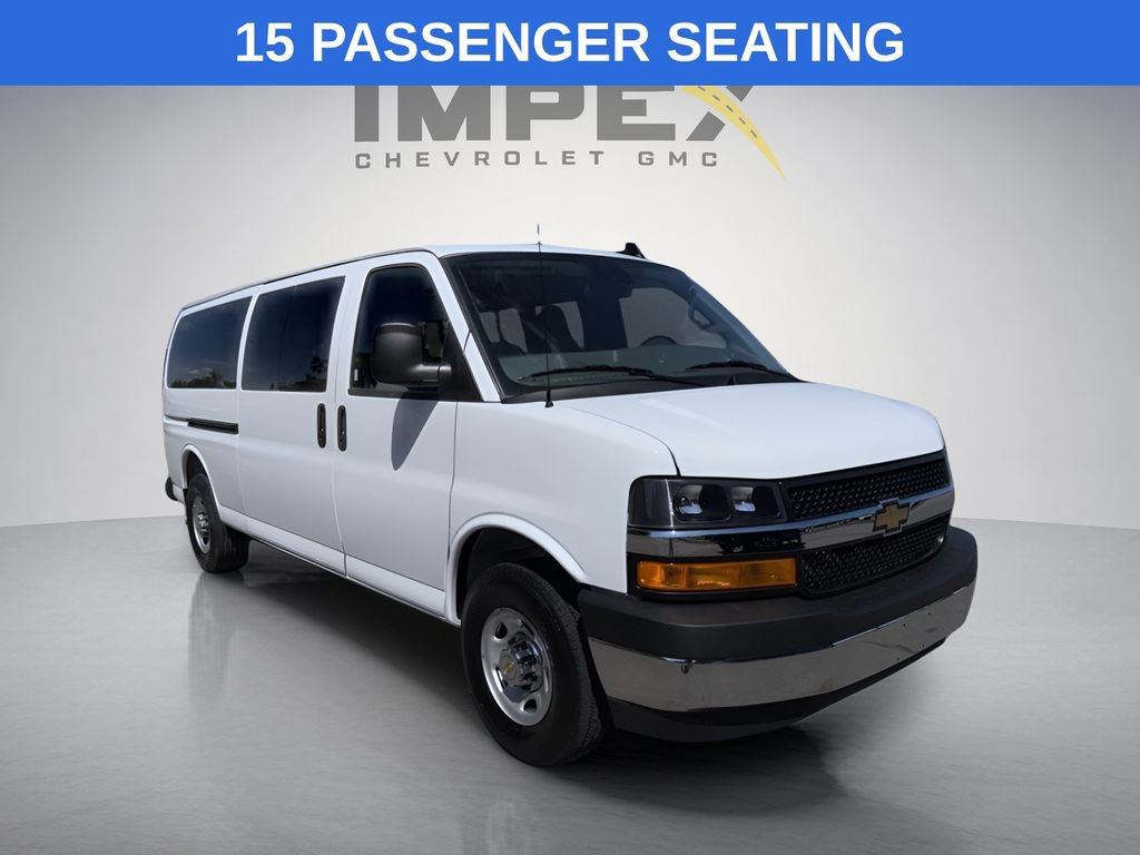 Used 2025 Chevrolet Express 3500 LT w/ LT Preferred Equipment Group RWD image 7