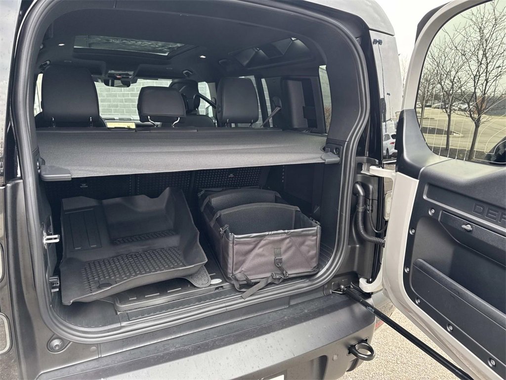 New 2026 Land Rover Defender 110 X-Dynamic SE image 6