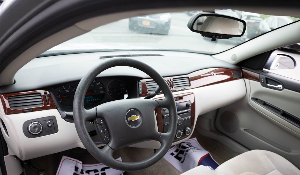 Used 2006 Chevrolet Impala LS FWD image 2