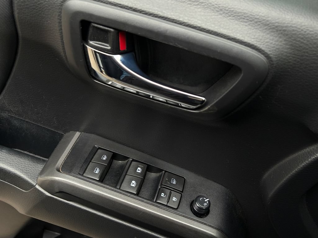 Used 2022 Toyota Tacoma TRD Off-Road w/ Technology Package AWD/4WD image 25