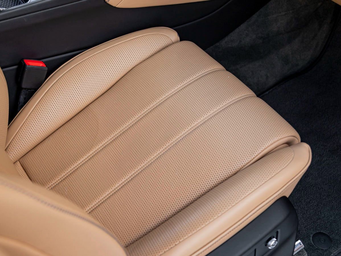 Used 2023 Bentley Bentayga image 30