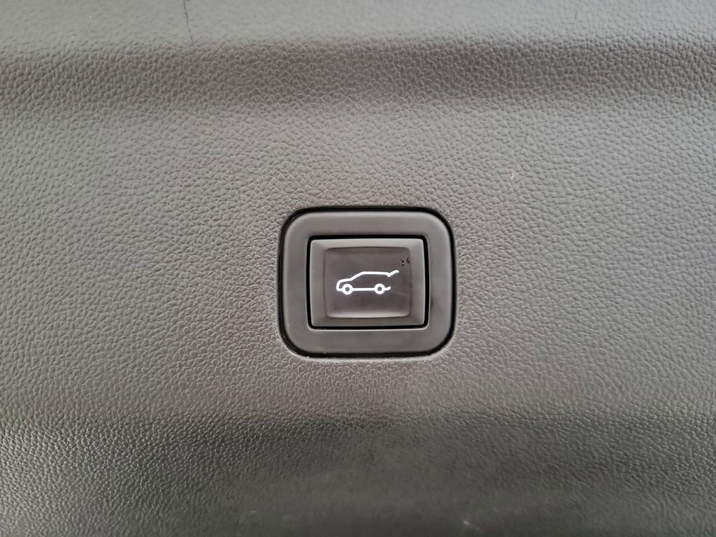 Used 2023 Cadillac Escalade Premium Luxury w/ LPO, Floor Liner Package AWD/4WD image 22
