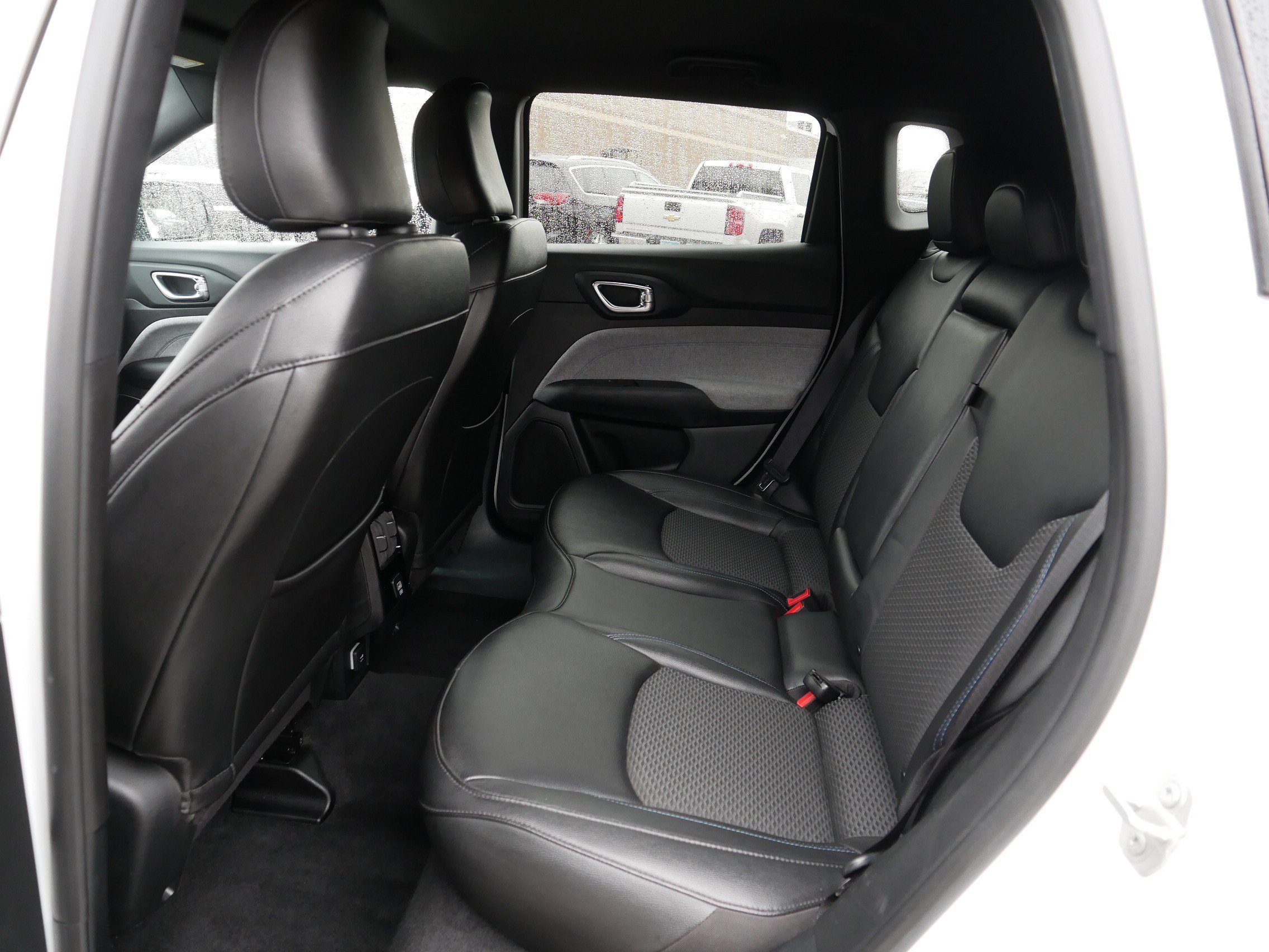 Certified 2024 Jeep Compass Latitude image 35