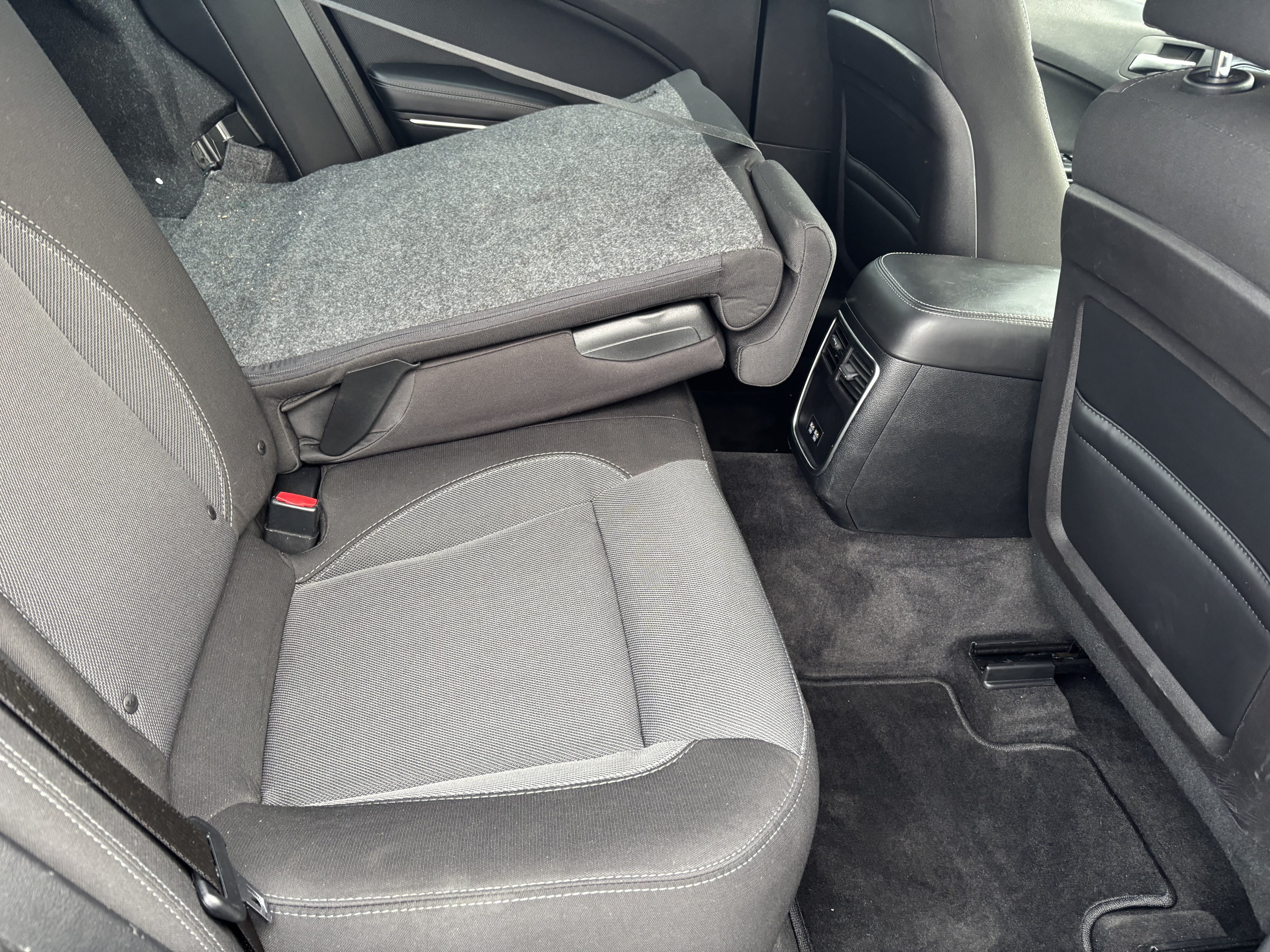 Used 2016 Dodge Charger SE RWD image 27