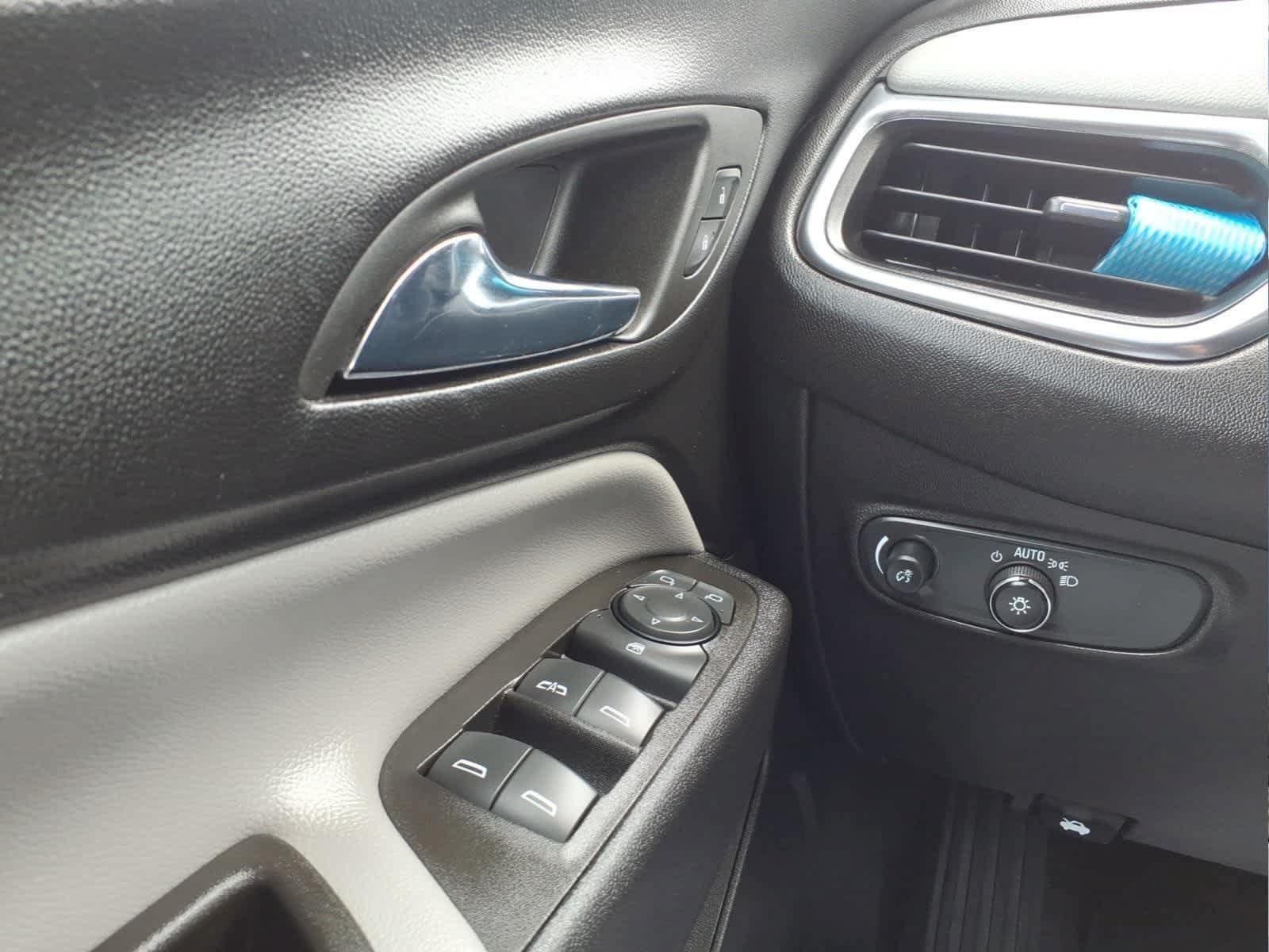 Used 2023 Chevrolet Equinox LS AWD/4WD image 22