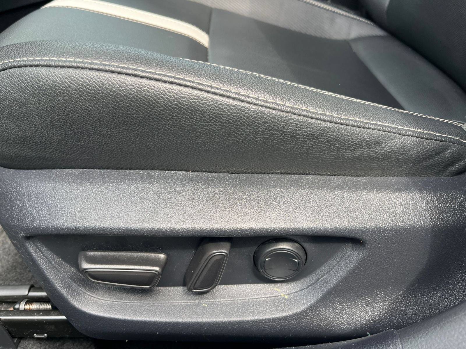 Used 2025 Toyota Camry SE FWD image 23